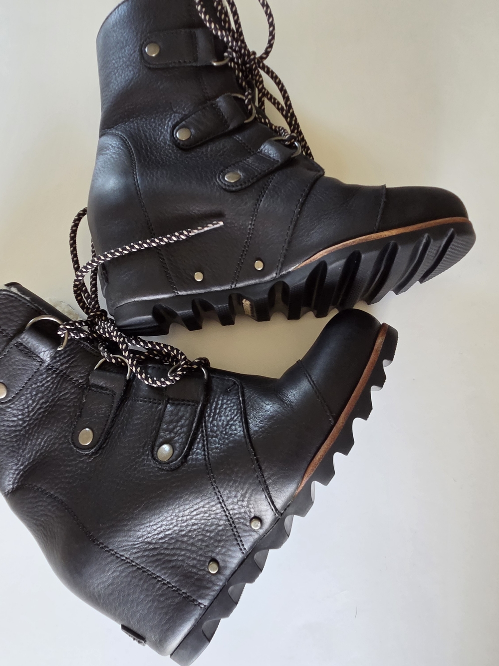 SOREL Joan of Arctic Wedge Il Shearling Boot Black Leather Waterproof Size 7 NL2
